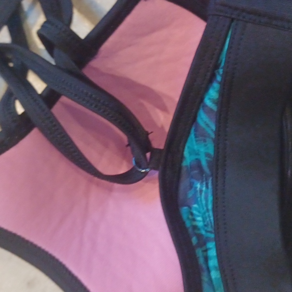 PINK Victoria's Secret Ultimate Strappy Bra - Picture 4 of 6